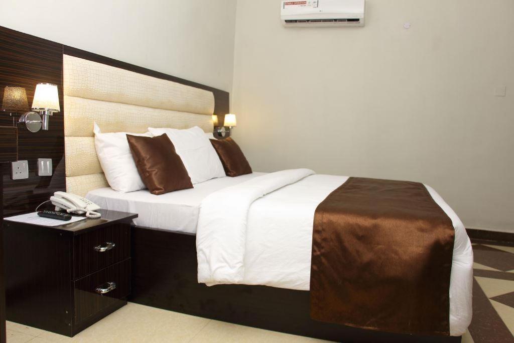 E-Suites Hotel, อาบูจา ภายนอก รูปภาพ
