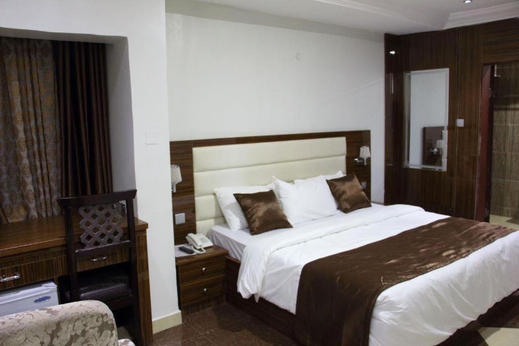 E-Suites Hotel, อาบูจา ภายนอก รูปภาพ
